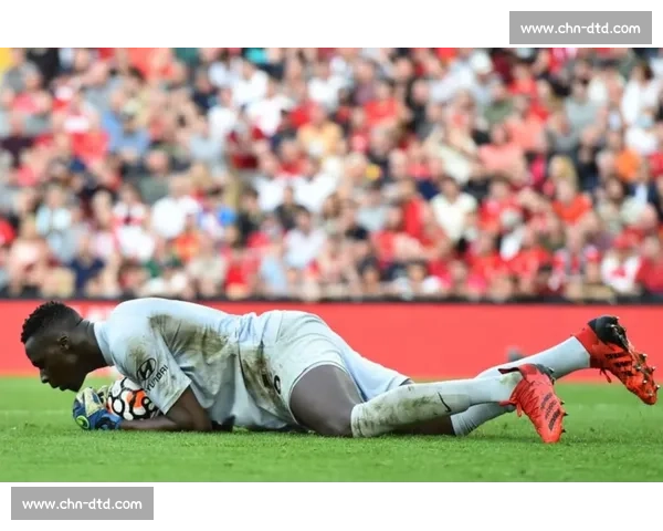 神级扑救瞬间回顾 门将逆天表现让全场沸腾 - 副本 (2)