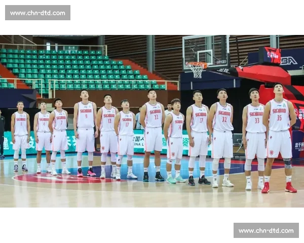 篮球积分形势分析：各队晋级前景与冲击季后赛的关键因素解析