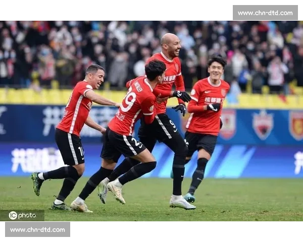 联赛进入白热化阶段多队角逐足球争冠形势全面解析关键赛程左右最终走向 - 副本 (2) 联赛进入白热化阶段多队角逐足球争冠形势全面解析关键赛程左右最终走向 - 副本 (2)